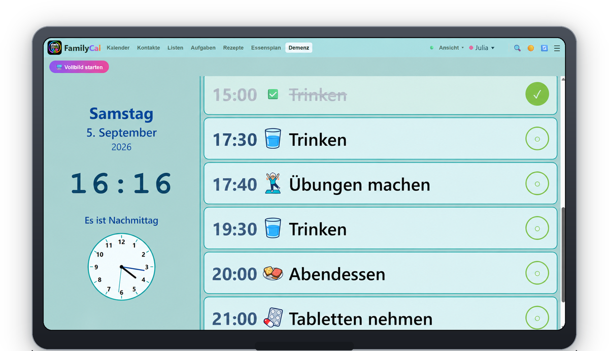 Die Demenzuhr auf einem Tablet: links Wochentag, Datum, große Uhrzeit und „Es ist Nachmittag“, rechts der Tagesablauf mit Trinken, Übungen, Abendessen und Tabletten